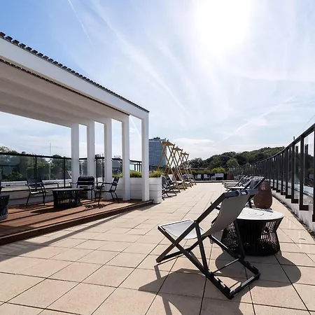 アパート Stylish With Sunny Balcony *
